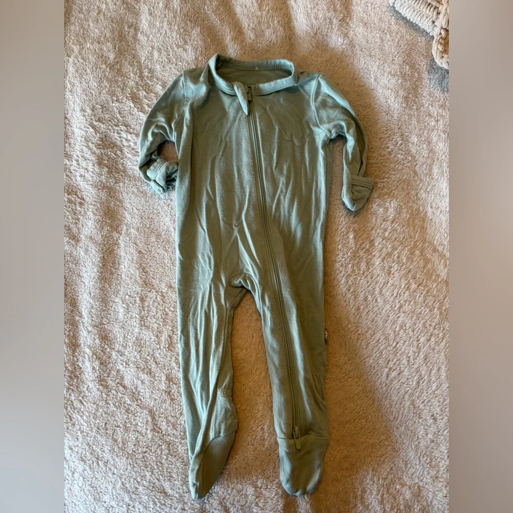 Kyte Baby footed bamboo zippy pajama|sage|size newborn - Picture 1 of 4